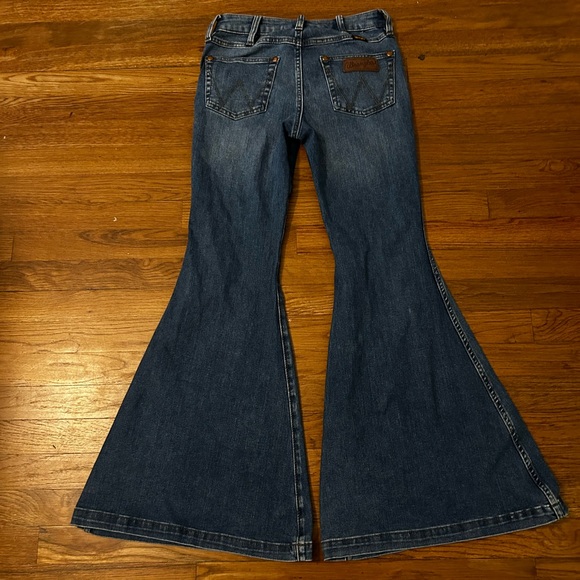 Retro Wrangler High Rise Flare Jeans - Picture 2 of 4